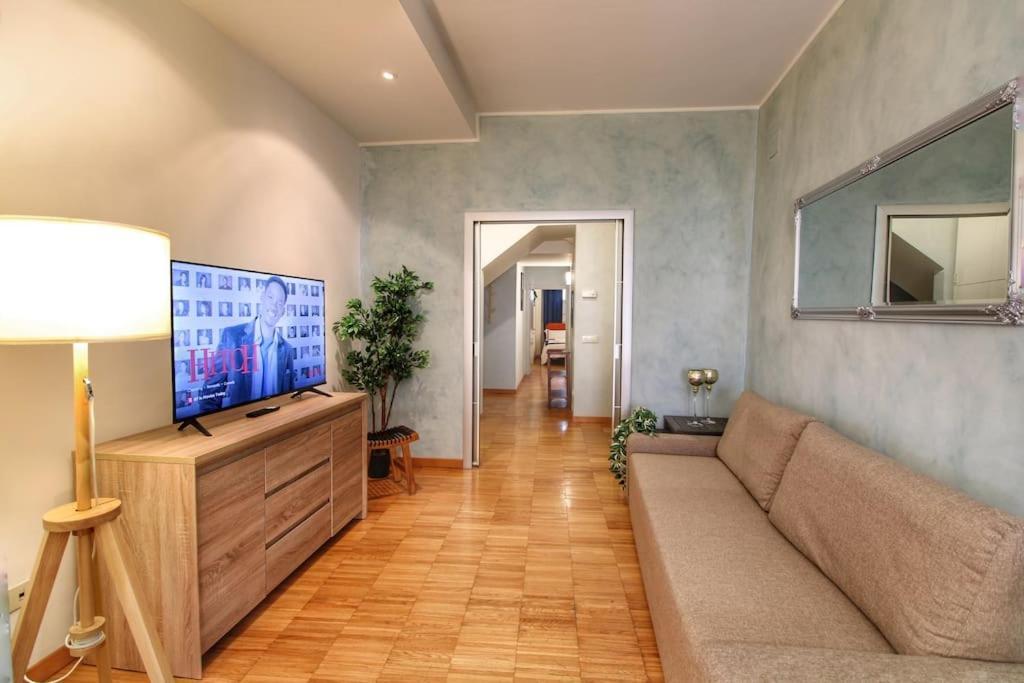 רומא Paglia45 Apartment At Trastevere By Yourhost מראה חיצוני תמונה